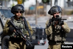  Израел разполага с 169 500 души на дейна военна работа и 465 000 резервисти. 