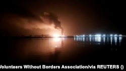 Снимката е илюстративна. Експлозия на фона на ударите на руски дронове край Орливка, Украйна се вижда на кадър от видео, заснето от ферибот на път за Румъния, 26 септември 2023 г. 