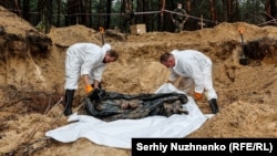 Эксгумация тела под Изюмом, Харьковская область. Украина, сентябрь 2022 года