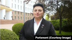 Victoria Cazacu a obținut primul său mandat de deputat pe listele PAS în iulie 2021, iar în aprilie 2022 a fost aleasă președintă a organizației teritoriale PAS Ocnița.