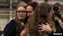 Alsu Kurmasheva (center) is greeted by her daughters at an airfield in San Antonio on August 2 following her release from Russian captivity the previous day. 