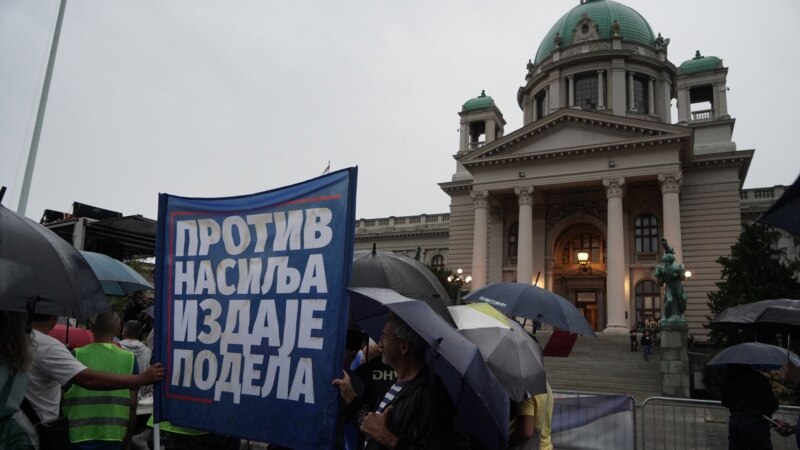 Protestna šetnja 'Srbija protiv nasilja' u Beogradu do blokiranog mosta 'Gazela'