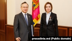 Ambasadorul Japoniei la Chișinău, Yamada Yoichiro, alături de președinta R. Moldova, Maia Sandu