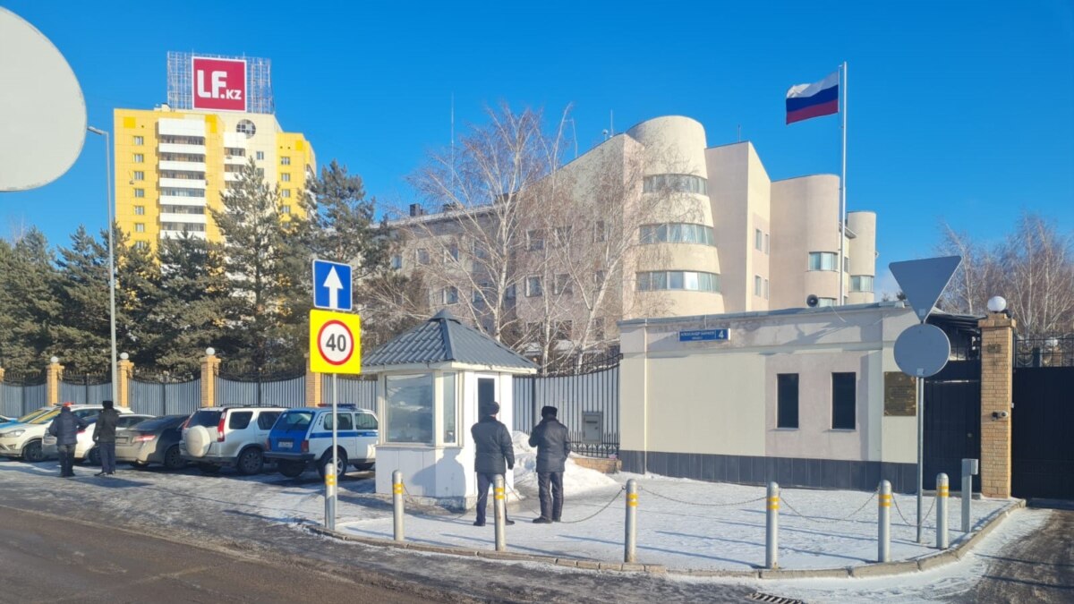 В Астане в годовщину начала войны несколько человек были задержаны и ...
