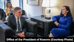 Presidentja e Kosovës, Vjosa Osmani, gjatë takimit me këshilltarin e Lartë të DASH-it, Derek Chollet, në Nju Jork, 18 shtator 2023. 