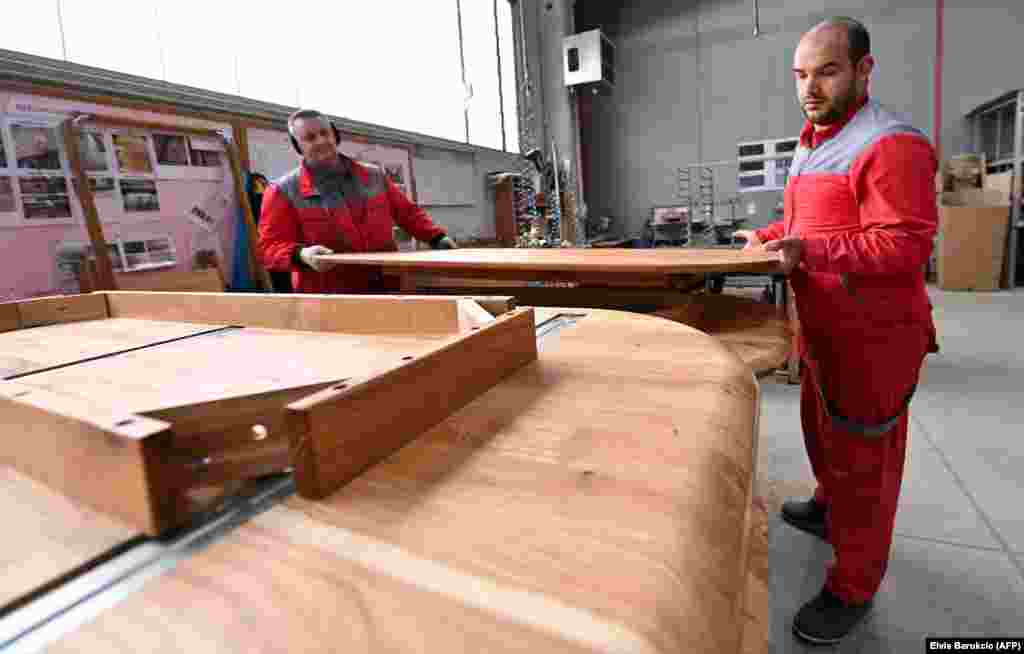 Workers constructing tables in the Standard factory.&nbsp; Bosnia ditched most of its COVID-19 restrictions in late 2021, unlike China, where rolling coronavirus lockdowns were still being imposed up until the end of 2022. Those restrictions reportedly impacted the authoritarian country&rsquo;s manufacturing sector and export capabilities, leading to a sharp drop in manufacturing orders from China.