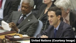 Стефан Тафров (вдясно) като председател на Съвета за сигурност на ООН и Кофи Анан, генерален секретар на ООН.