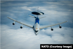 Літак дальнього радіолокаційного стеження НАТО AWACS, завдяки якому Повітряні сили ЗСУ дізнаються про запуск «Шахедів» та російських ракет