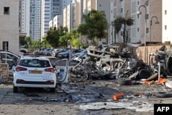 Vehicule arse în Ashkelon în urma unui atac cu rachete din Fâșia Gaza în Israel, 7 octombrie 2023.