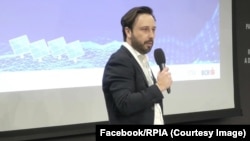 Andrei Manea, director executiv al Asociaței Române de Energie Fotovoltaică, spune că statul trebuie să investească în rețelele de furnizare a electricității.