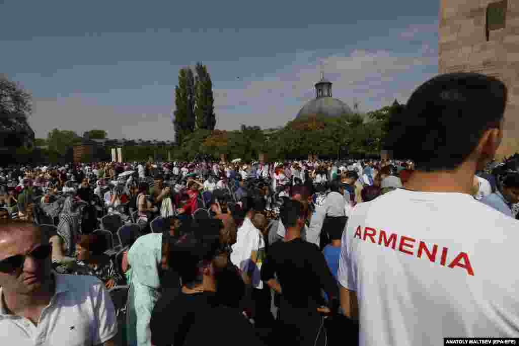 Armenia worshippers pray for refugees who fled from Nagorno-Karabakh. The exodus from the breakaway region has fueled a political crisis in Yerevan.&nbsp;For several days demonstrators called for Armenian Prime Minister Nikol Pashinian to resign over what they called inadequate government support for ethnic Armenians in Nagorno-Karabakh. &nbsp;