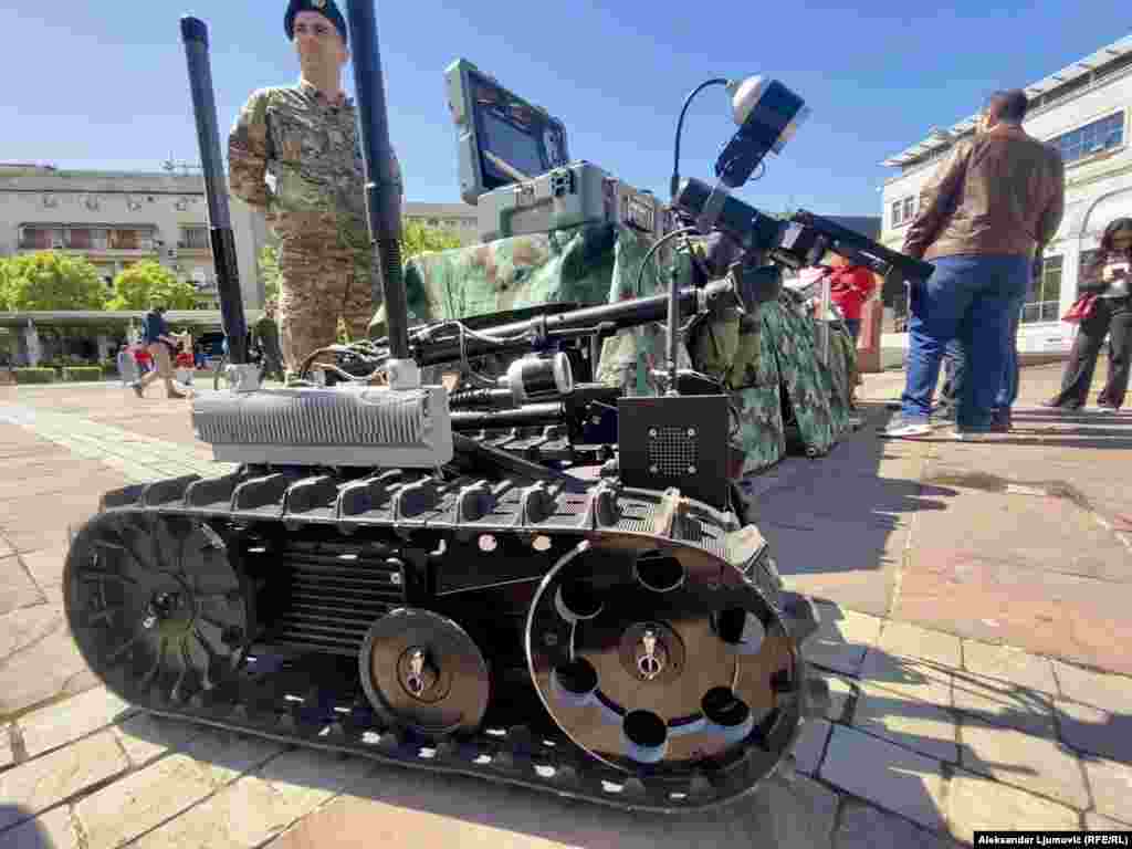 Robot za uklanjanje minsko-eksplozivnih sredstava Vojske Crne Gore.