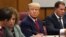 Fostul președinte american Donald Trump în timpul unui alt proces, în Manhattan, în aprilie 2023.