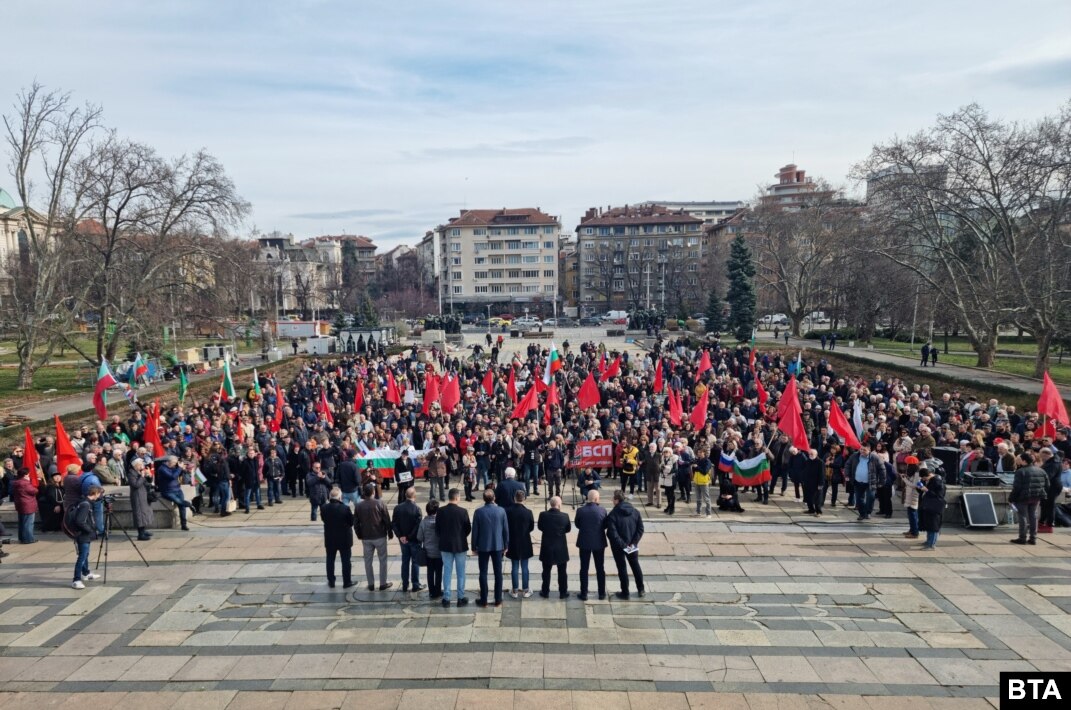 Protests, Human Chain After Soviet Monument In Bulgaria Slated For Removal