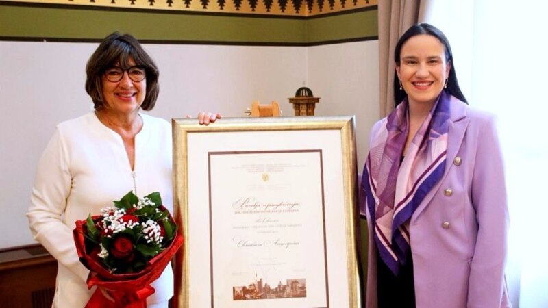 Gradonačelnica Sarajeva uručila Amanpour  priznanje 'Počasna građanka Sarajeva'