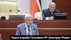 Фәрит Мөхәммәтшин (алгы планда), Марат Әхмәтов (арткы планда). Архив фотосы