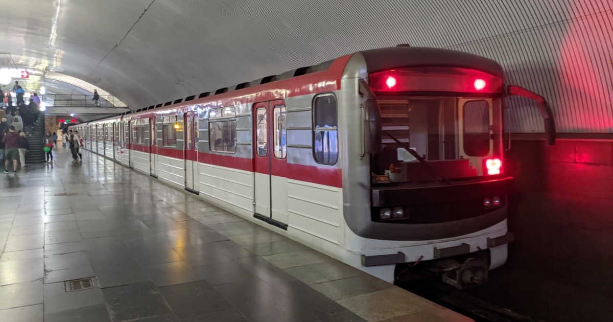 მეტროს პირველი ხაზი „ვარკეთილიდან“ „სადგურის მოედნამდე“ მუშაობს