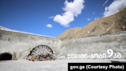 ქვეშეთი-კობის 9კმ-იანი გვირაბის შესასვლელი