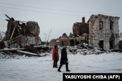 Зруйнована будівля у Куп'янську, 13 лютого 2023 року