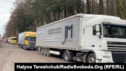 Вантажівки в Україні очікують на дозвіл проїхати у пункт пропуску «Шегині», 14 лютого 2024 року. Фото ілюстративне