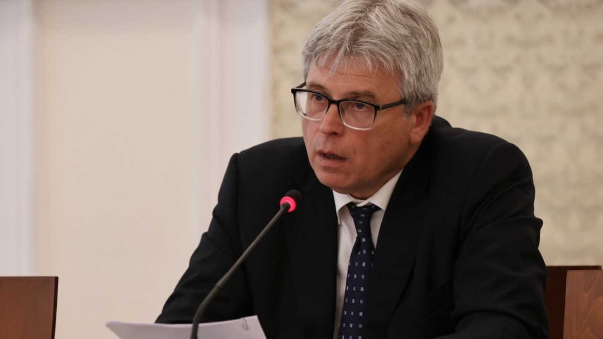 Управителят на Националната здравноосигурителна каса (НЗОК) Станимир Михайлов и новоизбраният