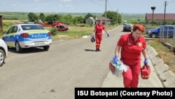 Medicii SMURD intervin la un accident de munca ce a avut loc la o fabrica de cascaval din judetul Botoșani. 