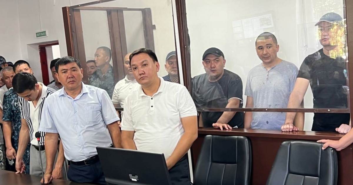 Жатақханадағы жалаңаш қыздардың суреттері