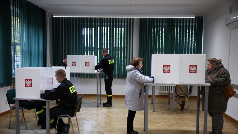 Alegeri în Polonia: Conservatorii de la guvernare, primii ca partid, dar șanse mai mari de a obține majoritatea are opoziția pro-UE