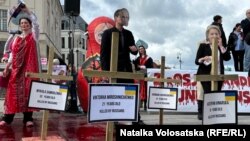 «Міжнародний ярмарок геноциду» – мистецький перформенс, ціль якого продемонструвати подвійні стандарти Європи. Варшава, Польща, 6 квітня 2024 року