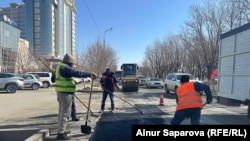 Ремонт дороги в Атырау. 5 марта 2024 года