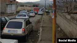تصاویر منتشر شده در شبکه‌های اجتماعی نیز از راه‌بندان و ترافیک سنگین در روستای آیچی از توابع سقز حکایت دارد