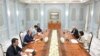  آرشیف، رئیس جمهور ازبکستان در جریان ملاقات با هیئت تجاری ایالات متحده در ۲۰۲۴