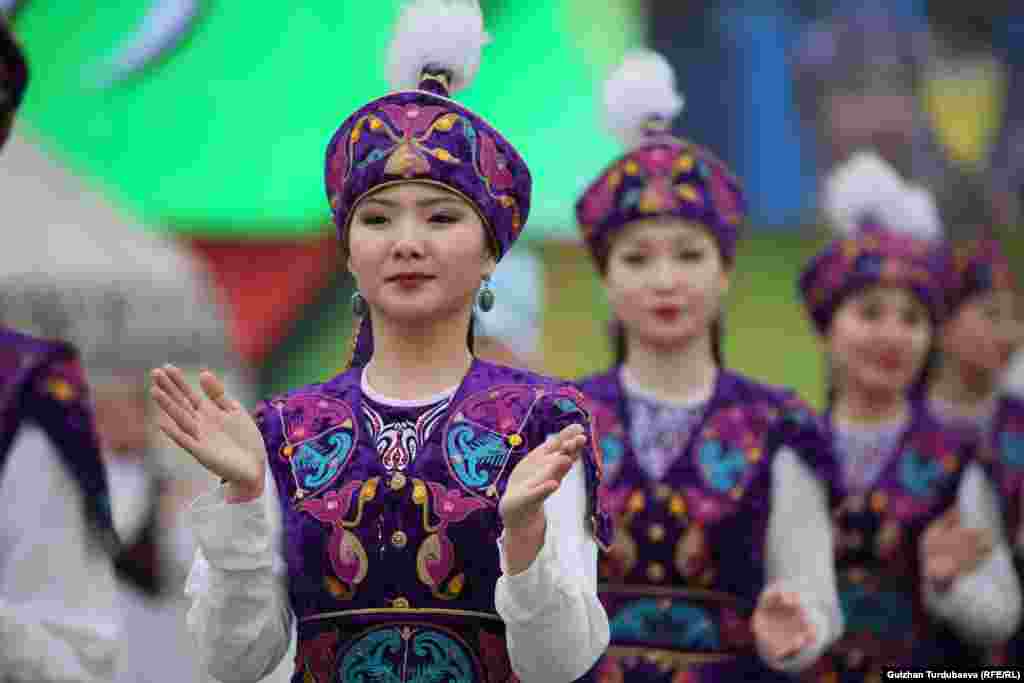 В Бишкеке официальное празднование Нооруза проходит традицонно проходит на площади Ала-Тоо.&nbsp;