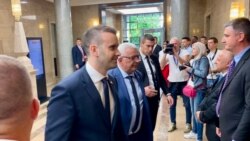 Premijer Crne Gore Milojko Spajić, koji je najavio da će Crna Gora podržati Rezoluciju UN o Srebrenici, i predsjednik Skupštine Andrija Mandić, koji se tome protivi. Podgorica, 9. maj 2024. 