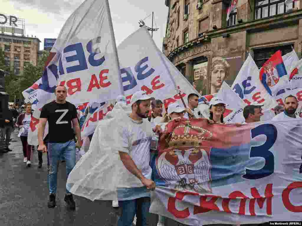 Neki od prisutnih istakli su i slovo Z, simbol ruske invazije na Ukrajinu.