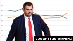 Делян Пеевски на фона на графика на избирателната активност на парламентарни избори и мандатите на ДПС, колаж