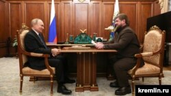 Глава Чечни Рамзан Кадыров на встрече с президентом России Владимиром Путиным. Кремль. 13 марта 2022 года 