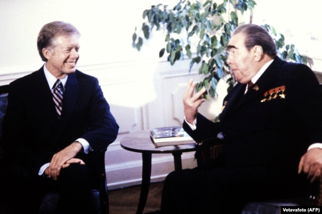 Джимми Картер и Леонид Брежнев, 1979 год