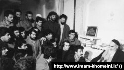 Ayatollah Ruhollah Khomeini gjatë takimit me sportistët iranianë.