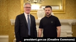 Președintele Zelenski îl întâlnește pe noul premier britanic, Keir Starmer, Washington, 10 iulie.