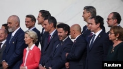 Liderët e BE-së dhe Ballkanit Perëndimor u mblodhën të hënën në samitin e Procesit të Berlinit në Tiranë.