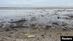 Apele revărsate din lacul de acumulare Kahovka, de pe fluviul Nipru, au inundat teritorii extinse din sudul Ucrainei