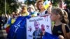 Плакат с изображением российского президента Владимира Путина и надписью «Кровавый убийца» на акции протеста против вооруженной агрессии России в отношении Украины. Вильнюс, Литва, 3 июля 2023 года