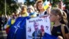 Плакат із зображенням російського президента Володимира Путіна і написом «Кривавий вбивця» на акцій протесту проти збройної агресії Росії щодо України. Вільнюс, Литва, 3 липня 2023 року
