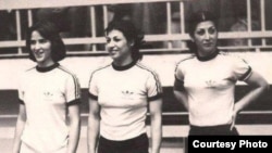 فروزان عبدی (نفر اول سمت چپ)