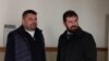 Bivši ukrajinski obaveštajac Andrij Naumov (levo) sa svojim adokatom Edvinom Prelićem u zgradi Višeg suda u Nišu uoči početka ponovljenog suđenja po optužbi za pranje novca, Niš, Srbija, 18. mart 2024. 