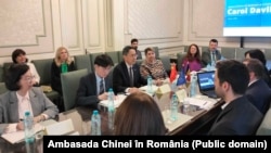 Ambasadorul Chinei la București, Han Chunlin, într-o vizită la Universitatea de Medicină din București.