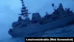 Видео с катера, атакующего корабль, имеющий сходство с «Иваном Хурсом». Май 2023 года