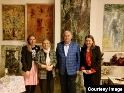 Victoria Țăranu (stânga) alături de ambasadorul R. Moldova în Belgia, Viorel Cibotaru, Natalia Plămădeală și directoare Institutului Cultural Român din Belgia, Corina Panaitopol.