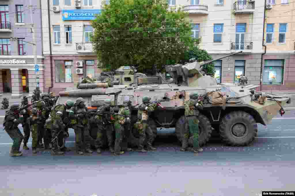 Armed men alongside an armored vehicle in the center of Rostov-on-Don. The photo was made on the morning of June 24, near Russia&#39;s southern military district headquarters.&nbsp;